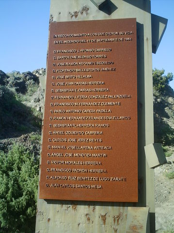 Monumento en honor a los fallecidos en el incendio de La Gomera. 