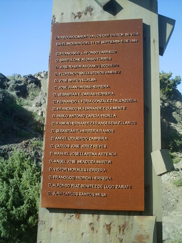 Monumento en honor a los fallecidos en el incendio de La Gomera. 